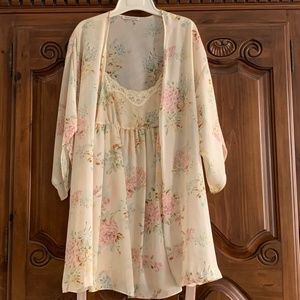 Val Mode nightgown and robe set, washable, soft pink, like new. S/M